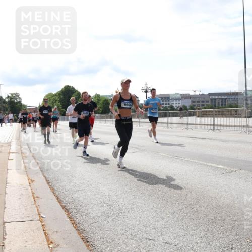 29.06.2025 - hella hamburg halbmarathon Lena Gebhardt http://msf.ph/oto/8387080 29.06.2025 10:15:54 Lombardsbrücke 16606, 16348, 3167, 11774, 1156, 1308, 1440, 1651, 2071, 2076, 2110, 2165, 2436, 2803, 2989, 3167, 3417, 4007, 4466, 4492, 4494, 4828, 5046, 5069, 5423, 5739, 6376, 6576, 7897, 7941, 7942, 8169, 8274, 8554, 8746, 8885, 9192, 9601, 9657, 9675, 9784, 9802, 10107, 10108, 10292, 10608, 10775, 10844, 10990, 11113, 11303, 11478, 11774, 11783, 11818, 12427, 12457, 12469, 12521, 13179, 13197, 13818, 13951, 14413, 14423, 14550, 14552, 15307 meine-sportfotos.de