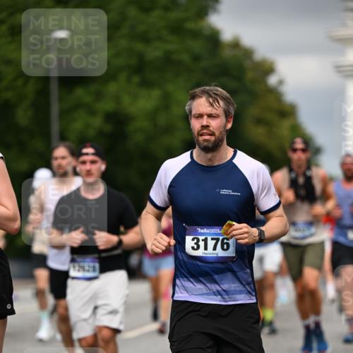 29.06.2025 - hella hamburg halbmarathon Dr. Thomas Lammeyer http://msf.ph/oto/8387109 29.06.2025 10:20:33 Kennedybrücke 1244, 1599, 2165, 2347, 2803, 2912, 3023, 3030, 3134, 3156, 3176, 3484, 3648, 3687, 4478, 4637, 5036, 6024, 6742, 6935, 7158, 7358, 7753, 7792, 8263, 8295, 8317, 8597, 8645, 8707, 8847, 8857, 9091, 9332, 9492, 9628, 9664, 9802, 9810, 9891, 10076, 10107, 10139, 10141, 10183, 10292, 10575, 11236, 11344, 11345, 11428 meine-sportfotos.de