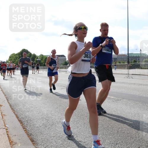 29.06.2025 - hella hamburg halbmarathon Lena Gebhardt http://msf.ph/oto/8387117 29.06.2025 10:03:00 Lombardsbrücke 4204, 4665, 3630, 15963, 1135, 1138, 1414, 1450, 1482, 1702, 2594, 2780, 2782, 2810, 2819, 3225, 3572, 3630, 3919, 4204, 4613, 4665, 4904, 5734, 6208, 6217, 6752, 6815, 6997, 7210, 7211, 7290, 7706, 7888, 7935, 8003, 8364, 8481, 8483, 8614, 8624, 8662, 9006, 9439, 9554, 9986, 10128, 10295, 10539, 10824, 11250, 11515, 11702, 11782, 11935, 11968, 12169, 12177, 12422, 12908, 13036, 13474, 13664, 13732, 13857, 13874, 14224 meine-sportfotos.de