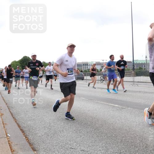 29.06.2025 - hella hamburg halbmarathon Lena Gebhardt http://msf.ph/oto/8387126 29.06.2025 10:40:33 Lombardsbrücke 15921, 6363, 6076, 2501, 11176, 9468, 1018, 1037, 1075, 1291, 1323, 1691, 2019, 2042, 2109, 2173, 2206, 2254, 2299, 2515, 2572, 2762, 2763, 2866, 3121, 3237, 3293, 3295, 3306, 3432, 3515, 3607, 3694, 3808, 3810, 4044, 4173, 4271, 4411, 4471, 4612, 4756, 4906, 4972, 5059, 5113, 5263, 5351, 5352, 5702, 5975, 6076, 6097, 6163, 6229, 6278, 6280, 6289, 6363, 6463, 6548, 6673, 6866, 6876, 6890, 6920, 7108, 7174, 7293, 7675, 7850, 7956, 8053, 8054, 8307, 8378, 8391 meine-sportfotos.de