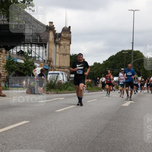 29.06.2025 - hella hamburg halbmarathon Yannick Fuchs http://msf.ph/oto/8387131 29.06.2025 10:55:28 20KM 2086, 2391, 2591, 3400, 4068, 5379, 5613, 5839, 5870, 6391, 6674, 7033, 7049, 7757, 8177, 8531, 8590, 9071, 9453, 9752, 9932, 10031, 10882, 11465, 11515, 12125, 12377, 12787, 13064, 13086, 13491, 13558, 14605, 14628, 15008, 15520, 15733, 16128, 16145, 16614, 17181, 17670 meine-sportfotos.de