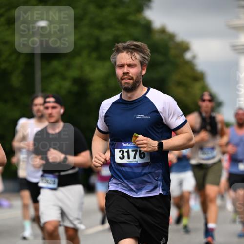 29.06.2025 - hella hamburg halbmarathon Dr. Thomas Lammeyer http://msf.ph/oto/8387135 29.06.2025 10:20:33 Kennedybrücke 1244, 1599, 2165, 2347, 2803, 2912, 3023, 3030, 3134, 3156, 3176, 3484, 3648, 3687, 4478, 4637, 5036, 6024, 6742, 6935, 7158, 7358, 7753, 7792, 8263, 8295, 8317, 8597, 8645, 8707, 8847, 8857, 9091, 9332, 9492, 9628, 9664, 9802, 9810, 9891, 10076, 10107, 10139, 10141, 10183, 10292, 10575, 11236, 11344, 11345, 11428 meine-sportfotos.de