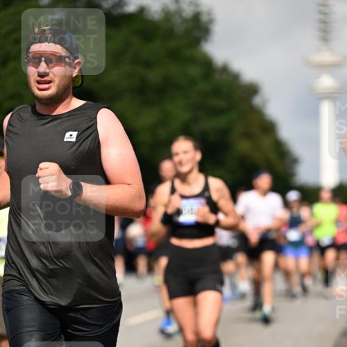 29.06.2025 - hella hamburg halbmarathon Dr. Thomas Lammeyer http://msf.ph/oto/8387144 29.06.2025 09:59:29 Kennedybrücke 1151, 1200, 1216, 1461, 1630, 1683, 1689, 1696, 1706, 2207, 2706, 3213, 3654, 3692, 3945, 4033, 4088, 4127, 4189, 4324, 4345, 4601, 4847, 4890, 4938, 5421, 5708, 6009, 6481, 6691, 6938, 6994, 7056, 7100, 7224, 7269, 7312, 7332, 7367, 7657, 8139, 8205, 8216, 8234, 8302, 8454, 8856, 8899, 8955, 8977, 9491, 9551, 9934, 10115, 10263, 10596, 10811, 11356 meine-sportfotos.de