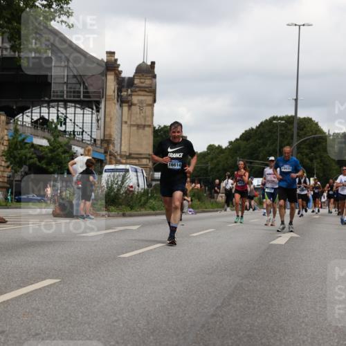 29.06.2025 - hella hamburg halbmarathon Yannick Fuchs http://msf.ph/oto/8387162 29.06.2025 10:55:28 20KM 2086, 2391, 2591, 3400, 4068, 5379, 5613, 5839, 5870, 6391, 6674, 7033, 7049, 7757, 8177, 8531, 8590, 9071, 9453, 9752, 9932, 10031, 10882, 11465, 11515, 12125, 12377, 12787, 13064, 13086, 13491, 13558, 14605, 14628, 15008, 15520, 15733, 16128, 16145, 16614, 17181, 17670 meine-sportfotos.de