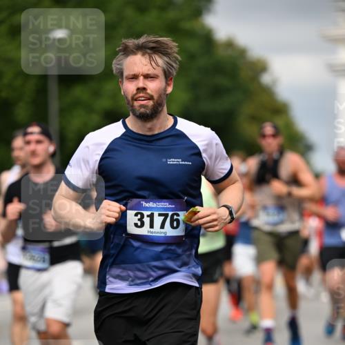 29.06.2025 - hella hamburg halbmarathon Dr. Thomas Lammeyer http://msf.ph/oto/8387176 29.06.2025 10:20:33 Kennedybrücke 1244, 1599, 2165, 2347, 2803, 2912, 3023, 3030, 3134, 3156, 3176, 3484, 3648, 3687, 4478, 4637, 5036, 6024, 6742, 6935, 7158, 7358, 7753, 7792, 8263, 8295, 8317, 8597, 8645, 8707, 8847, 8857, 9091, 9332, 9492, 9628, 9664, 9802, 9810, 9891, 10076, 10107, 10139, 10141, 10183, 10292, 10575, 11236, 11344, 11345, 11428 meine-sportfotos.de