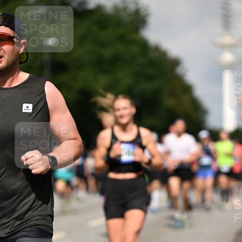 29.06.2025 - hella hamburg halbmarathon Dr. Thomas Lammeyer http://msf.ph/oto/8387187 29.06.2025 09:59:29 Kennedybrücke 1151, 1200, 1216, 1461, 1630, 1683, 1689, 1696, 1706, 2207, 2706, 3213, 3654, 3692, 3945, 4033, 4088, 4127, 4189, 4324, 4345, 4601, 4847, 4890, 4938, 5421, 5708, 6009, 6481, 6691, 6938, 6994, 7056, 7100, 7224, 7269, 7312, 7332, 7367, 7657, 8139, 8205, 8216, 8234, 8302, 8454, 8856, 8899, 8955, 8977, 9491, 9551, 9934, 10115, 10263, 10596, 10811, 11356 meine-sportfotos.de