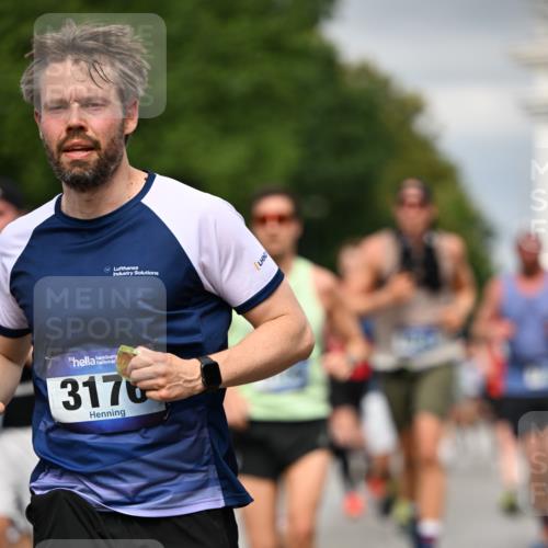 29.06.2025 - hella hamburg halbmarathon Dr. Thomas Lammeyer http://msf.ph/oto/8387238 29.06.2025 10:20:34 Kennedybrücke 1244, 1599, 2165, 2347, 2803, 2912, 3023, 3030, 3134, 3156, 3176, 3484, 3648, 3687, 4478, 4637, 5036, 6024, 6742, 6935, 7158, 7358, 7753, 7792, 7924, 8263, 8295, 8317, 8597, 8645, 8707, 8847, 8857, 9091, 9332, 9492, 9628, 9664, 9676, 9802, 9810, 9891, 10076, 10107, 10139, 10141, 10183, 10575, 11236, 11344, 11345, 11428 meine-sportfotos.de