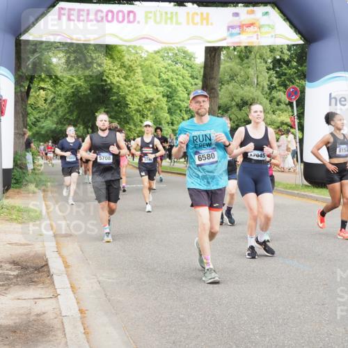 29.06.2025 - hella hamburg halbmarathon MichiJ http://msf.ph/oto/8387247 29.06.2025 10:47:53 Zwischen KM18-KM19 3740, 5708, 6580, 7006, 8154, 8421, 8422, 8483, 9752, 9932, 10797, 11465, 11515, 11702, 13516, 14605, 16614, 17045 meine-sportfotos.de
