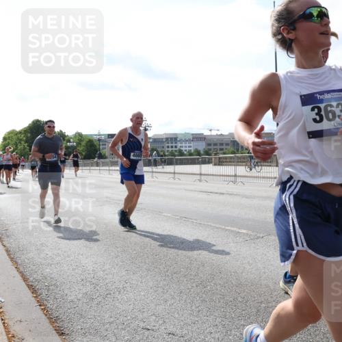 29.06.2025 - hella hamburg halbmarathon Lena Gebhardt http://msf.ph/oto/8387251 29.06.2025 10:03:00 Lombardsbrücke 4665, 3630, 1135, 1138, 1414, 1450, 1482, 1702, 2594, 2780, 2782, 2810, 2819, 3225, 3572, 3630, 3919, 4204, 4613, 4665, 4904, 5734, 6208, 6217, 6752, 6815, 6997, 7210, 7211, 7290, 7706, 7888, 7935, 8003, 8364, 8481, 8483, 8614, 8624, 8662, 9006, 9439, 9554, 9986, 10128, 10295, 10539, 10824, 11250, 11515, 11702, 11782, 11935, 11968, 12169, 12177, 12422, 12908, 13036, 13474, 13664, 13732, 13857, 13874, 14224 meine-sportfotos.de