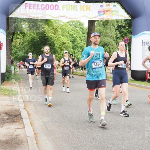 29.06.2025 - hella hamburg halbmarathon MichiJ http://msf.ph/oto/8387262 29.06.2025 10:47:53 Zwischen KM18-KM19 3740, 5708, 6580, 7006, 8154, 8421, 8422, 8483, 9752, 9932, 10797, 11465, 11515, 11702, 13516, 14605, 16614, 17045 meine-sportfotos.de