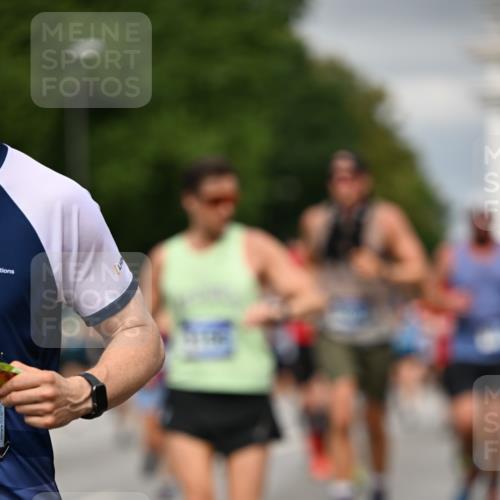 29.06.2025 - hella hamburg halbmarathon Dr. Thomas Lammeyer http://msf.ph/oto/8387308 29.06.2025 10:20:34 Kennedybrücke 1244, 1599, 2165, 2347, 2803, 2912, 3023, 3030, 3134, 3156, 3176, 3484, 3648, 3687, 4478, 4637, 5036, 6024, 6742, 6935, 7158, 7358, 7753, 7792, 7924, 8263, 8295, 8317, 8597, 8645, 8707, 8847, 8857, 9091, 9332, 9492, 9628, 9664, 9676, 9802, 9810, 9891, 10076, 10107, 10139, 10141, 10183, 10575, 11236, 11344, 11345, 11428 meine-sportfotos.de