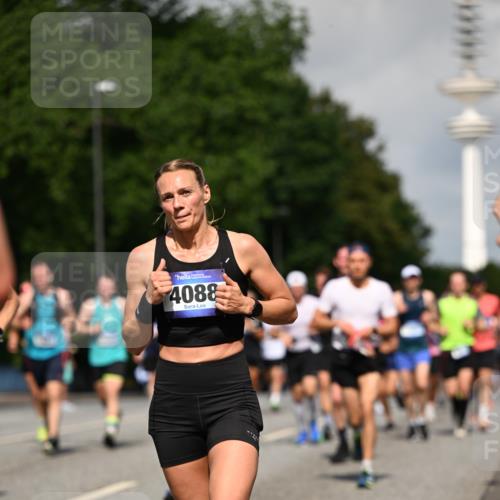 29.06.2025 - hella hamburg halbmarathon Dr. Thomas Lammeyer http://msf.ph/oto/8387327 29.06.2025 09:59:30 Kennedybrücke 1151, 1200, 1216, 1461, 1630, 1689, 1696, 1706, 2207, 3213, 3654, 3692, 3945, 4033, 4088, 4127, 4324, 4345, 4346, 4601, 4847, 4890, 4938, 5421, 5708, 6009, 6481, 6691, 6938, 6994, 7056, 7100, 7224, 7269, 7312, 7332, 7367, 7657, 8139, 8205, 8216, 8234, 8302, 8454, 8856, 8899, 8955, 8977, 9491, 9551, 9934, 10263, 10596, 10811, 11356 meine-sportfotos.de