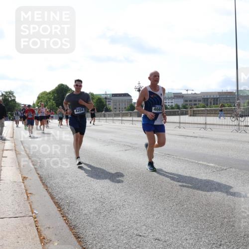 29.06.2025 - hella hamburg halbmarathon Lena Gebhardt http://msf.ph/oto/8387351 29.06.2025 10:03:01 Lombardsbrücke 4204, 4665, 1135, 1138, 1414, 1450, 1482, 1702, 2594, 2780, 2782, 2810, 2819, 3225, 3572, 3630, 3919, 4204, 4613, 4665, 4904, 5734, 6208, 6217, 6752, 6815, 6997, 7210, 7211, 7290, 7706, 7888, 7935, 8003, 8364, 8481, 8483, 8614, 8624, 8662, 9006, 9439, 9986, 10128, 10295, 10539, 10824, 11250, 11515, 11702, 11782, 11935, 11968, 12169, 12177, 12212, 12422, 12908, 13036, 13474, 13664, 13732, 13857, 13874, 14224 meine-sportfotos.de