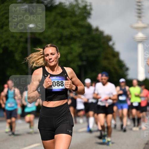 29.06.2025 - hella hamburg halbmarathon Dr. Thomas Lammeyer http://msf.ph/oto/8387363 29.06.2025 09:59:30 Kennedybrücke 1151, 1200, 1216, 1461, 1630, 1689, 1696, 1706, 2207, 3213, 3654, 3692, 3945, 4033, 4088, 4127, 4324, 4345, 4346, 4601, 4847, 4890, 4938, 5421, 5708, 6009, 6481, 6691, 6938, 6994, 7056, 7100, 7224, 7269, 7312, 7332, 7367, 7657, 8139, 8205, 8216, 8234, 8302, 8454, 8856, 8899, 8955, 8977, 9491, 9551, 9934, 10263, 10596, 10811, 11356 meine-sportfotos.de