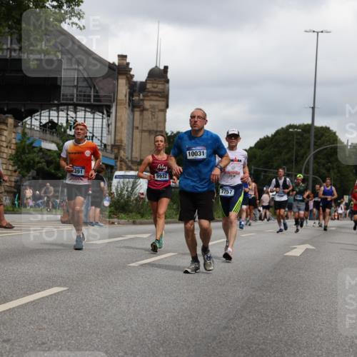29.06.2025 - hella hamburg halbmarathon Yannick Fuchs http://msf.ph/oto/8387378 29.06.2025 10:55:32 20KM 2086, 2391, 2591, 3400, 4068, 5613, 5839, 5870, 6391, 7033, 7049, 7757, 8364, 8531, 8590, 9071, 9453, 9752, 9932, 10031, 10177, 10746, 10882, 11465, 11515, 12125, 12377, 12787, 13064, 13086, 13491, 13558, 13699, 14605, 14628, 15008, 15520, 15733, 16128, 16145, 16614, 17670 meine-sportfotos.de