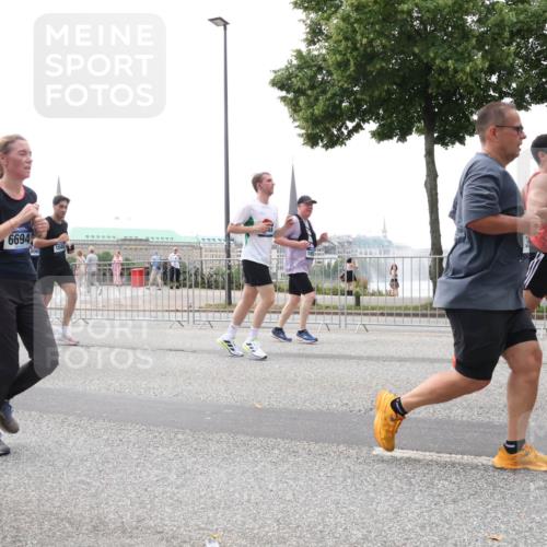 29.06.2025 - hella hamburg halbmarathon Lena Gebhardt http://msf.ph/oto/8387383 29.06.2025 10:49:49 Lombardsbrücke 14184, 6694, 1040, 185, 1040, 1041, 1487, 1511, 1625, 1805, 1888, 2212, 2466, 2527, 2668, 2862, 2997, 3183, 3383, 3943, 4090, 4589, 4769, 4870, 5076, 5106, 5552, 5694, 5749, 5751, 6191, 6694, 7301, 7305, 7339, 7366, 7650, 7679, 8065, 8254, 9015, 9162, 9261, 9940, 10333, 10403, 10683, 10704, 11030, 11558, 11631, 11760, 12124, 12388, 13309, 13381, 13744, 13764, 14505, 14545, 14692, 15626 meine-sportfotos.de
