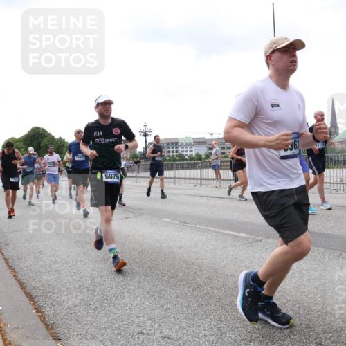 29.06.2025 - hella hamburg halbmarathon Lena Gebhardt http://msf.ph/oto/8387439 29.06.2025 10:40:34 Lombardsbrücke 12501, 6076, 14341, 36, 11176, 1018, 1037, 1075, 1291, 1323, 1691, 2019, 2042, 2109, 2173, 2206, 2254, 2299, 2515, 2572, 2762, 2763, 3121, 3237, 3293, 3295, 3306, 3432, 3515, 3607, 3694, 3808, 3810, 4044, 4173, 4271, 4411, 4612, 4756, 4906, 4972, 5059, 5113, 5263, 5351, 5352, 5702, 5753, 5975, 6076, 6163, 6229, 6278, 6280, 6289, 6363, 6463, 6548, 6673, 6866, 6876, 6890, 6920, 7108, 7174, 7293, 7675, 7850, 7956, 8053, 8054, 8307, 8378, 8391, 8429, 8430 meine-sportfotos.de