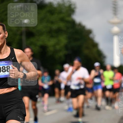 29.06.2025 - hella hamburg halbmarathon Dr. Thomas Lammeyer http://msf.ph/oto/8387460 29.06.2025 09:59:30 Kennedybrücke 1151, 1200, 1216, 1461, 1630, 1689, 1696, 1706, 2207, 3213, 3654, 3692, 3945, 4033, 4088, 4127, 4324, 4345, 4346, 4601, 4847, 4890, 4938, 5421, 5708, 6009, 6481, 6691, 6938, 6994, 7056, 7100, 7224, 7269, 7312, 7332, 7367, 7657, 8139, 8205, 8216, 8234, 8302, 8454, 8856, 8899, 8955, 8977, 9491, 9551, 9934, 10263, 10596, 10811, 11356 meine-sportfotos.de