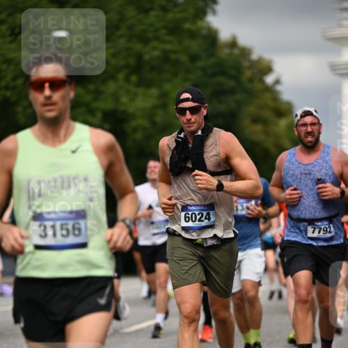 29.06.2025 - hella hamburg halbmarathon Dr. Thomas Lammeyer http://msf.ph/oto/8387499 29.06.2025 10:20:35 Kennedybrücke 1244, 1599, 1602, 2165, 2347, 2803, 2912, 3023, 3030, 3134, 3156, 3176, 3484, 3648, 3687, 4478, 4637, 5036, 6024, 6742, 6935, 7158, 7358, 7753, 7792, 7924, 7928, 8263, 8295, 8317, 8597, 8619, 8645, 8707, 8847, 8857, 9091, 9332, 9492, 9628, 9664, 9676, 9802, 9810, 9891, 10076, 10107, 10139, 10141, 10183, 10575, 11236, 11344, 11345, 11428 meine-sportfotos.de
