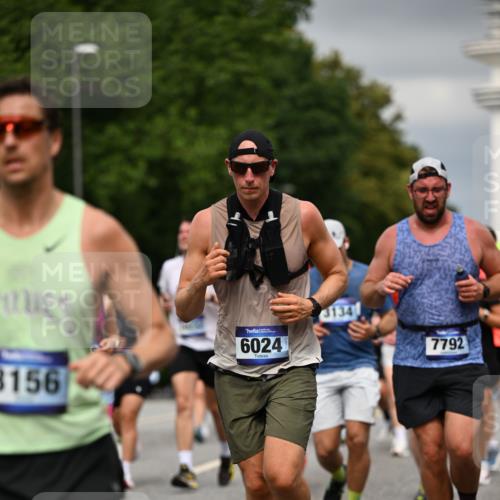 29.06.2025 - hella hamburg halbmarathon Dr. Thomas Lammeyer http://msf.ph/oto/8387522 29.06.2025 10:20:35 Kennedybrücke 1244, 1599, 1602, 2165, 2347, 2803, 2912, 3023, 3030, 3134, 3156, 3176, 3484, 3648, 3687, 4478, 4637, 5036, 6024, 6742, 6935, 7158, 7358, 7753, 7792, 7924, 7928, 8263, 8295, 8317, 8597, 8619, 8645, 8707, 8847, 8857, 9091, 9332, 9492, 9628, 9664, 9676, 9802, 9810, 9891, 10076, 10107, 10139, 10141, 10183, 10575, 11236, 11344, 11345, 11428 meine-sportfotos.de