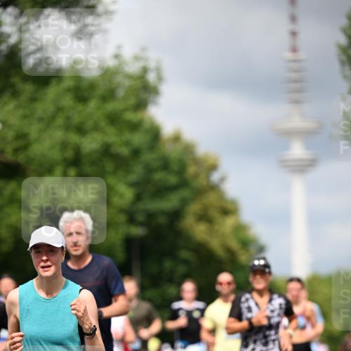 29.06.2025 - hella hamburg halbmarathon Dr. Thomas Lammeyer http://msf.ph/oto/8387534 29.06.2025 10:42:56 Kennedybrücke 1457, 1721, 2113, 2151, 2486, 2693, 2786, 3094, 3095, 3216, 3242, 3323, 3338, 3841, 3927, 4139, 4155, 4259, 4260, 5085, 5089, 5155, 5161, 5300, 6199, 6200, 6695, 6696, 6751, 7117, 7118, 7119, 7165, 7561, 7692, 7849, 7914, 8583, 8635, 8747, 9004, 9424, 9500, 9689, 9699, 10584 meine-sportfotos.de
