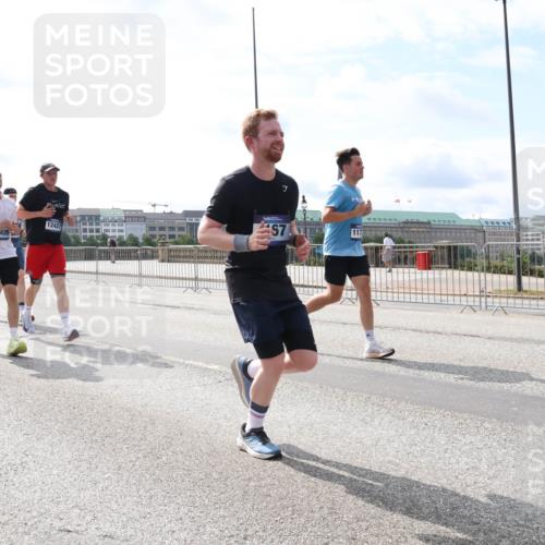 29.06.2025 - hella hamburg halbmarathon Lena Gebhardt http://msf.ph/oto/8387548 29.06.2025 10:15:55 Lombardsbrücke 49, 160200, 12427, 67, 1156, 1308, 1440, 1651, 2071, 2076, 2110, 2165, 2436, 2803, 2989, 3167, 3417, 4007, 4466, 4492, 4494, 4828, 5046, 5069, 5423, 5739, 6376, 6576, 7897, 7941, 7942, 8169, 8274, 8554, 8746, 8885, 9192, 9601, 9657, 9675, 9784, 9802, 10107, 10108, 10292, 10608, 10775, 10844, 10990, 11113, 11303, 11478, 11774, 11783, 11818, 12427, 12469, 12521, 13179, 13197, 13818, 13951, 14413, 14423, 14550, 14552, 15307 meine-sportfotos.de