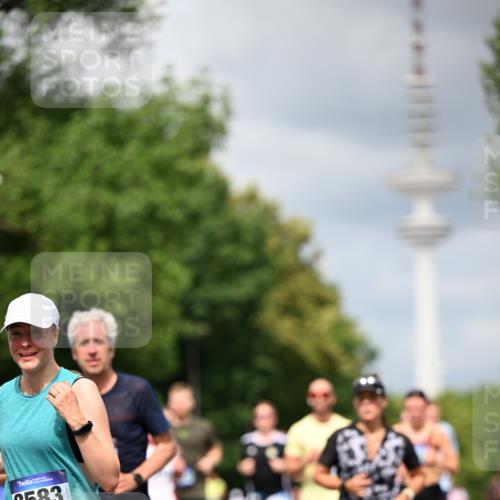 29.06.2025 - hella hamburg halbmarathon Dr. Thomas Lammeyer http://msf.ph/oto/8387559 29.06.2025 10:42:56 Kennedybrücke 1457, 1721, 2113, 2151, 2486, 2693, 2786, 3094, 3095, 3216, 3242, 3323, 3338, 3841, 3927, 4139, 4155, 4259, 4260, 5085, 5089, 5155, 5161, 5300, 6199, 6200, 6695, 6696, 6751, 7117, 7118, 7119, 7165, 7561, 7692, 7849, 7914, 8583, 8635, 8747, 9004, 9424, 9500, 9689, 9699, 10584 meine-sportfotos.de