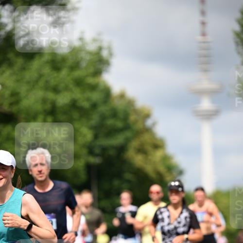 29.06.2025 - hella hamburg halbmarathon Dr. Thomas Lammeyer http://msf.ph/oto/8387583 29.06.2025 10:42:57 Kennedybrücke 1457, 1721, 2113, 2151, 2486, 2693, 2786, 3094, 3095, 3216, 3242, 3323, 3338, 3841, 3927, 4139, 4155, 4259, 4260, 5085, 5089, 5155, 5161, 5300, 6199, 6200, 6695, 6696, 6751, 7117, 7118, 7119, 7165, 7561, 7692, 7849, 7914, 8583, 8635, 8747, 9004, 9424, 9500, 9689, 9699, 10584 meine-sportfotos.de