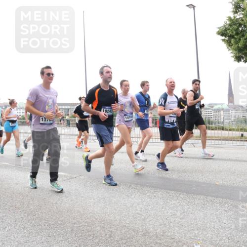 29.06.2025 - hella hamburg halbmarathon Lena Gebhardt http://msf.ph/oto/8387595 29.06.2025 10:49:49 Lombardsbrücke 214, 2862, 1625, 13, 0, 2997, 9164, 19247, 14184, 1040, 1041, 1487, 1511, 1625, 1805, 1888, 2212, 2466, 2527, 2668, 2862, 2997, 3183, 3383, 3943, 4090, 4589, 4769, 4870, 5076, 5106, 5552, 5694, 5749, 5751, 6191, 6694, 7301, 7305, 7339, 7366, 7650, 7679, 8065, 8254, 9015, 9162, 9261, 9940, 10333, 10403, 10683, 10704, 11030, 11558, 11631, 11760, 12124, 12388, 13309, 13381, 13744, 13764, 14505, 14545, 14692, 15626 meine-sportfotos.de