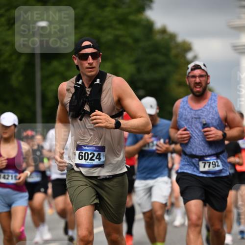 29.06.2025 - hella hamburg halbmarathon Dr. Thomas Lammeyer http://msf.ph/oto/8387598 29.06.2025 10:20:36 Kennedybrücke 1244, 1599, 1602, 2165, 2347, 2803, 2912, 3023, 3030, 3088, 3134, 3156, 3176, 3484, 3648, 3687, 4478, 4637, 5036, 6024, 6742, 6935, 7158, 7358, 7753, 7792, 7924, 7928, 8263, 8295, 8317, 8597, 8619, 8645, 8707, 8847, 8857, 9091, 9332, 9492, 9628, 9664, 9676, 9802, 9810, 9891, 10076, 10107, 10139, 10141, 10183, 10575, 11236, 11344, 11345, 11428 meine-sportfotos.de