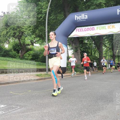 29.06.2025 - hella hamburg halbmarathon KatJ http://msf.ph/oto/8387606 29.06.2025 10:26:11 Zwischen KM18-KM19 6047, 6123, 7310 meine-sportfotos.de