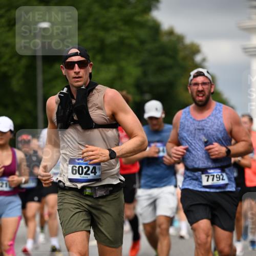 29.06.2025 - hella hamburg halbmarathon Dr. Thomas Lammeyer http://msf.ph/oto/8387630 29.06.2025 10:20:36 Kennedybrücke 1244, 1599, 1602, 2165, 2347, 2803, 2912, 3023, 3030, 3088, 3134, 3156, 3176, 3484, 3648, 3687, 4478, 4637, 5036, 6024, 6742, 6935, 7158, 7358, 7753, 7792, 7924, 7928, 8263, 8295, 8317, 8597, 8619, 8645, 8707, 8847, 8857, 9091, 9332, 9492, 9628, 9664, 9676, 9802, 9810, 9891, 10076, 10107, 10139, 10141, 10183, 10575, 11236, 11344, 11345, 11428 meine-sportfotos.de