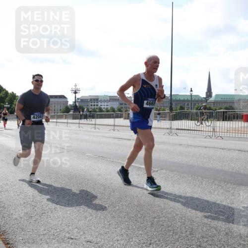 29.06.2025 - hella hamburg halbmarathon Lena Gebhardt http://msf.ph/oto/8387640 29.06.2025 10:03:01 Lombardsbrücke 4204, 4665, 1135, 1138, 1414, 1450, 1482, 1702, 2594, 2780, 2782, 2810, 2819, 3225, 3572, 3630, 3919, 4204, 4613, 4665, 4904, 5734, 6208, 6217, 6752, 6815, 6997, 7210, 7211, 7290, 7706, 7888, 7935, 8003, 8364, 8481, 8483, 8614, 8624, 8662, 9006, 9439, 9986, 10128, 10295, 10539, 10824, 11250, 11515, 11702, 11782, 11935, 11968, 12169, 12177, 12212, 12422, 12908, 13036, 13474, 13664, 13732, 13857, 13874, 14224 meine-sportfotos.de