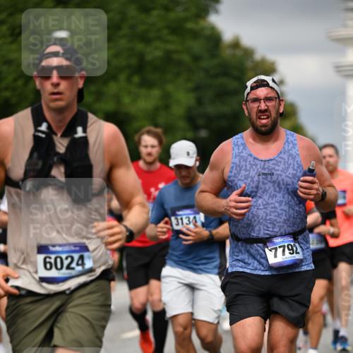 29.06.2025 - hella hamburg halbmarathon Dr. Thomas Lammeyer http://msf.ph/oto/8387665 29.06.2025 10:20:36 Kennedybrücke 1244, 1599, 1602, 2165, 2347, 2803, 2912, 3023, 3030, 3088, 3134, 3156, 3176, 3484, 3648, 3687, 4478, 4637, 5036, 6024, 6742, 6935, 7158, 7358, 7753, 7792, 7924, 7928, 8263, 8295, 8317, 8597, 8619, 8645, 8707, 8847, 8857, 9091, 9332, 9492, 9628, 9664, 9676, 9802, 9810, 9891, 10076, 10107, 10139, 10141, 10183, 10575, 11236, 11344, 11345, 11428 meine-sportfotos.de