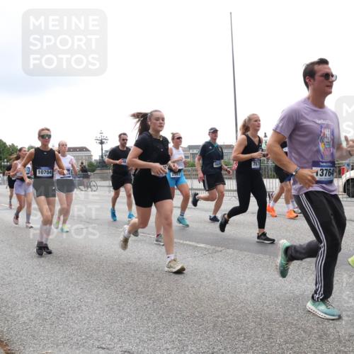 29.06.2025 - hella hamburg halbmarathon Lena Gebhardt http://msf.ph/oto/8387749 29.06.2025 10:49:50 Lombardsbrücke 1626, 7679, 10704, 2997, 1883, 13764, 141, 1040, 1041, 1487, 1511, 1625, 1805, 1888, 2212, 2466, 2668, 2862, 2997, 3183, 3383, 3943, 4090, 4769, 4870, 5076, 5106, 5552, 5694, 5749, 5751, 6191, 6694, 7301, 7305, 7339, 7366, 7650, 7679, 8065, 8254, 9015, 9162, 9261, 9940, 10333, 10403, 10683, 10704, 11030, 11558, 11631, 11760, 12124, 12388, 13309, 13381, 13744, 13764, 14505, 14545, 14692, 15626 meine-sportfotos.de