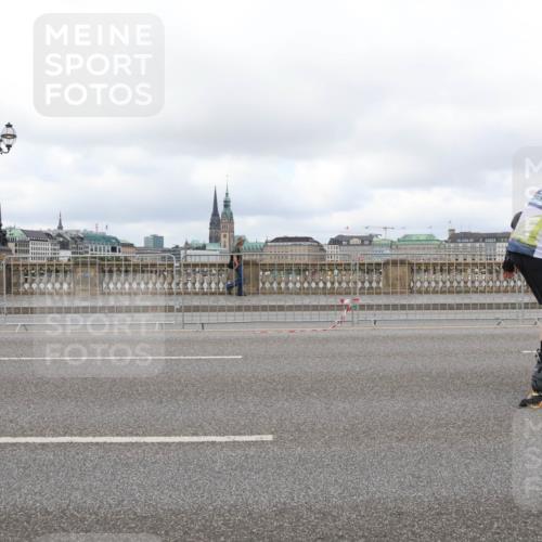 29.06.2025 - hella hamburg halbmarathon Lena Gebhardt http://msf.ph/oto/8387797 29.06.2025 09:17:43 Lombardsbrücke 20497 meine-sportfotos.de