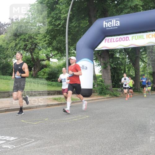 29.06.2025 - hella hamburg halbmarathon KatJ http://msf.ph/oto/8387809 29.06.2025 10:26:12 Zwischen KM18-KM19 6047, 6123, 7310 meine-sportfotos.de
