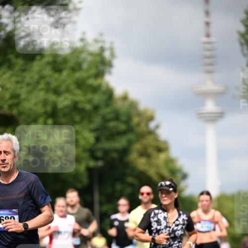 29.06.2025 - hella hamburg halbmarathon Dr. Thomas Lammeyer http://msf.ph/oto/8387824 29.06.2025 10:42:57 Kennedybrücke 1457, 1721, 2113, 2151, 2486, 2693, 2786, 3094, 3095, 3216, 3242, 3323, 3338, 3841, 3927, 4139, 4155, 4259, 4260, 5085, 5089, 5155, 5161, 5300, 6199, 6200, 6695, 6696, 6751, 7117, 7118, 7119, 7165, 7561, 7692, 7849, 7914, 8583, 8635, 8747, 9004, 9424, 9500, 9689, 9699, 10584 meine-sportfotos.de