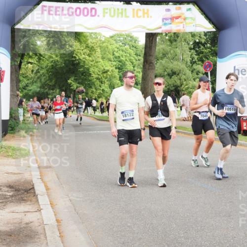 29.06.2025 - hella hamburg halbmarathon MichiJ http://msf.ph/oto/8387860 29.06.2025 10:48:04 Zwischen KM18-KM19 3400, 6708, 7049, 8807, 10295, 10519, 13558, 15008, 17181, 17894, 18122, 18808 meine-sportfotos.de