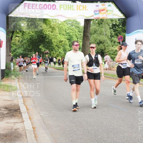 29.06.2025 - hella hamburg halbmarathon MichiJ http://msf.ph/oto/8387876 29.06.2025 10:48:04 Zwischen KM18-KM19 3400, 6708, 7049, 8807, 10295, 10519, 13558, 15008, 17181, 17894, 18122, 18808 meine-sportfotos.de