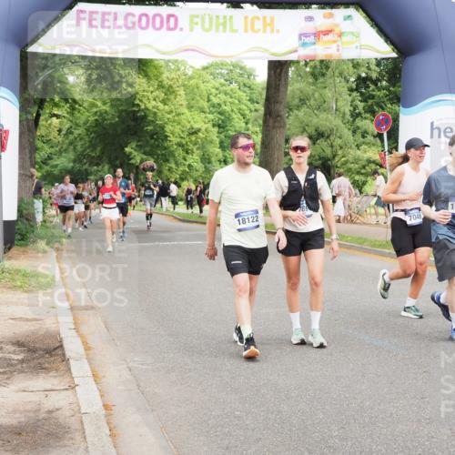 29.06.2025 - hella hamburg halbmarathon MichiJ http://msf.ph/oto/8387897 29.06.2025 10:48:04 Zwischen KM18-KM19 3400, 6708, 7049, 8807, 10295, 10519, 13558, 15008, 17181, 17894, 18122, 18808 meine-sportfotos.de