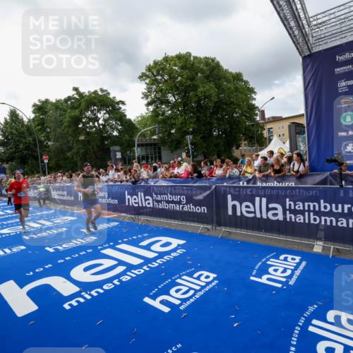 29.06.2025 - hella hamburg halbmarathon Zöllner http://msf.ph/oto/8398751 29.06.2025 10:36:07 Ziel 2399, 6032, 9313, 10477, 12168, 12488, 13419, 14875, 17217, 18156, 18259 meine-sportfotos.de