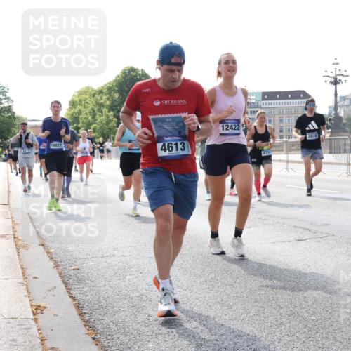 29.06.2025 - hella hamburg halbmarathon Lena Gebhardt http://msf.ph/oto/8399113 29.06.2025 10:03:05 Lombardsbrücke 6217, 18, 18827, 4613, 12422, 2780, 2810, 1135, 1138, 1414, 1450, 1482, 1702, 2594, 2619, 2780, 2782, 2810, 2819, 3225, 3572, 3630, 3919, 4204, 4613, 4665, 4904, 5734, 6208, 6217, 6453, 6752, 6815, 6997, 7210, 7211, 7290, 7706, 7888, 7935, 8364, 8481, 8483, 8614, 8624, 8662, 9006, 9439, 9453, 9986, 10128, 10295, 10539, 10824, 11250, 11515, 11935, 11968, 12169, 12177, 12211, 12212, 12422, 12843, 12908, 13036, 13474, 13664, 13732, 13857, 13874, 14224 meine-sportfotos.de