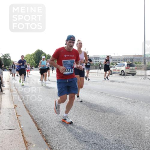 29.06.2025 - hella hamburg halbmarathon Lena Gebhardt http://msf.ph/oto/8399143 29.06.2025 10:03:05 Lombardsbrücke 4613, 1135, 1138, 1414, 1450, 1482, 1702, 2594, 2619, 2780, 2782, 2810, 2819, 3225, 3572, 3630, 3919, 4204, 4613, 4665, 4904, 5734, 6208, 6217, 6453, 6752, 6815, 6997, 7210, 7211, 7290, 7706, 7888, 7935, 8364, 8481, 8483, 8614, 8624, 8662, 9006, 9439, 9453, 9986, 10128, 10295, 10539, 10824, 11250, 11515, 11935, 11968, 12169, 12177, 12211, 12212, 12422, 12843, 12908, 13036, 13474, 13664, 13732, 13857, 13874, 14224 meine-sportfotos.de