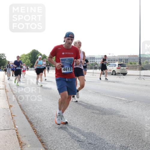 29.06.2025 - hella hamburg halbmarathon Lena Gebhardt http://msf.ph/oto/8399171 29.06.2025 10:03:05 Lombardsbrücke 4613, 1135, 1138, 1414, 1450, 1482, 1702, 2594, 2619, 2780, 2782, 2810, 2819, 3225, 3572, 3630, 3919, 4204, 4613, 4665, 4904, 5734, 6208, 6217, 6453, 6752, 6815, 6997, 7210, 7211, 7290, 7706, 7888, 7935, 8364, 8481, 8483, 8614, 8624, 8662, 9006, 9439, 9453, 9986, 10128, 10295, 10539, 10824, 11250, 11515, 11935, 11968, 12169, 12177, 12211, 12212, 12422, 12843, 12908, 13036, 13474, 13664, 13732, 13857, 13874, 14224 meine-sportfotos.de