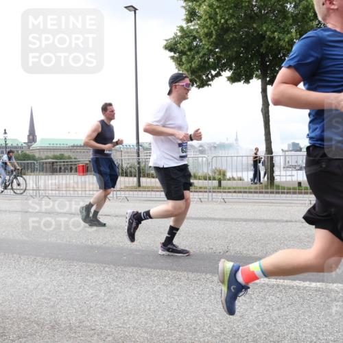 29.06.2025 - hella hamburg halbmarathon Lena Gebhardt http://msf.ph/oto/8399182 29.06.2025 10:40:37 Lombardsbrücke 1018, 1037, 1075, 1323, 2019, 2042, 2109, 2173, 2206, 2299, 2515, 2572, 2762, 2763, 2858, 3121, 3237, 3293, 3295, 3306, 3432, 3515, 3607, 3694, 3808, 3810, 4044, 4271, 4411, 4530, 4612, 4756, 4775, 4906, 4972, 5059, 5113, 5263, 5351, 5352, 5702, 5753, 5975, 6076, 6098, 6163, 6229, 6278, 6280, 6289, 6363, 6463, 6673, 6866, 6876, 6920, 7108, 7174, 7293, 7675, 7850, 7956, 8053, 8054, 8307, 8378, 8391, 8429, 8430, 9009, 9237, 11053 meine-sportfotos.de