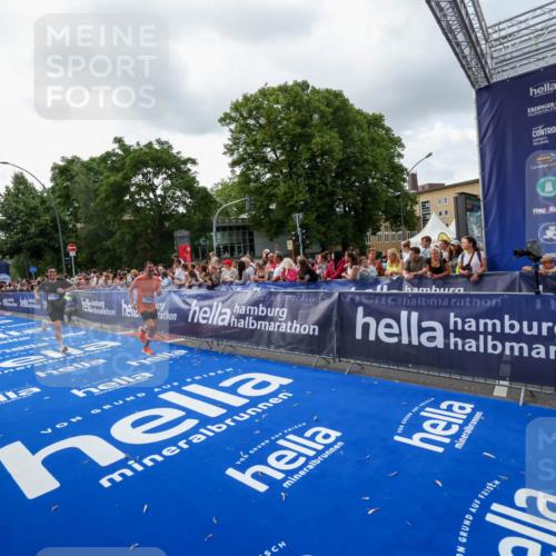 29.06.2025 - hella hamburg halbmarathon Zöllner http://msf.ph/oto/8399238 29.06.2025 10:36:27 Ziel 8084, 10404, 10680, 10852, 11304, 12051, 12916, 14075, 16158, 17192, 18062 meine-sportfotos.de