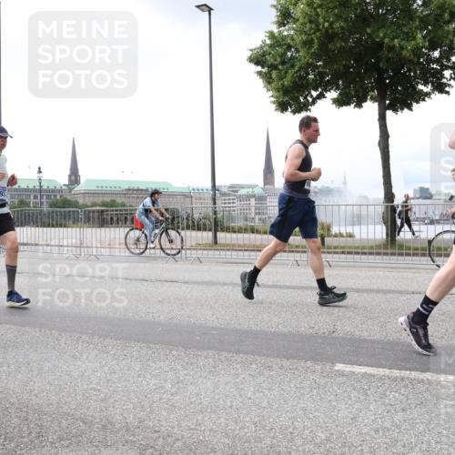 29.06.2025 - hella hamburg halbmarathon Lena Gebhardt http://msf.ph/oto/8399253 29.06.2025 10:40:38 Lombardsbrücke 19048, 3293, 1018, 1037, 1075, 1323, 2019, 2042, 2109, 2173, 2206, 2299, 2515, 2572, 2762, 2763, 2858, 3121, 3237, 3293, 3295, 3306, 3432, 3515, 3607, 3694, 3808, 3810, 4044, 4271, 4411, 4530, 4612, 4756, 4774, 4775, 4906, 4972, 5059, 5113, 5263, 5351, 5352, 5702, 5753, 5975, 6076, 6098, 6163, 6229, 6278, 6280, 6289, 6363, 6463, 6673, 6866, 6876, 6920, 7108, 7174, 7293, 7675, 7850, 7956, 8053, 8054, 8307, 8378, 8391, 8429, 8430, 9009, 9237, 11053 meine-sportfotos.de