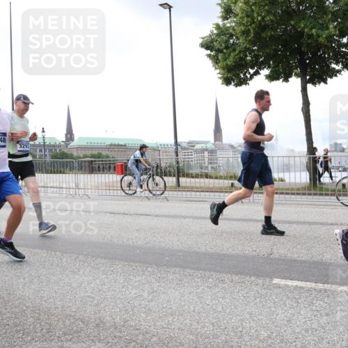 29.06.2025 - hella hamburg halbmarathon Lena Gebhardt http://msf.ph/oto/8399272 29.06.2025 10:40:38 Lombardsbrücke 19048, 18711, 3293, 1018, 1037, 1075, 1323, 2019, 2042, 2109, 2173, 2206, 2299, 2515, 2572, 2762, 2763, 2858, 3121, 3237, 3293, 3295, 3306, 3432, 3515, 3607, 3694, 3808, 3810, 4044, 4271, 4411, 4530, 4612, 4756, 4774, 4775, 4906, 4972, 5059, 5113, 5263, 5351, 5352, 5702, 5753, 5975, 6076, 6098, 6163, 6229, 6278, 6280, 6289, 6363, 6463, 6673, 6866, 6876, 6920, 7108, 7174, 7293, 7675, 7850, 7956, 8053, 8054, 8307, 8378, 8391, 8429, 8430, 9009, 9237, 11053 meine-sportfotos.de