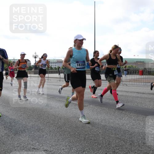 29.06.2025 - hella hamburg halbmarathon Lena Gebhardt http://msf.ph/oto/8399339 29.06.2025 10:03:08 Lombardsbrücke 8614, 18827, 18359, 278, 28, 1114, 1135, 1138, 1414, 1450, 1482, 2594, 2619, 2780, 2782, 2810, 3572, 3630, 3919, 4204, 4511, 4613, 4665, 4904, 5734, 6208, 6217, 6453, 6752, 6815, 6997, 7210, 7211, 7290, 7706, 7935, 8364, 8481, 8483, 8614, 8624, 9006, 9439, 9453, 10128, 10824, 11250, 11515, 11556, 11935, 11968, 12169, 12177, 12211, 12212, 12422, 12843, 12908, 13036, 13474, 13664, 13732, 13857, 13874, 14224, 18028 meine-sportfotos.de